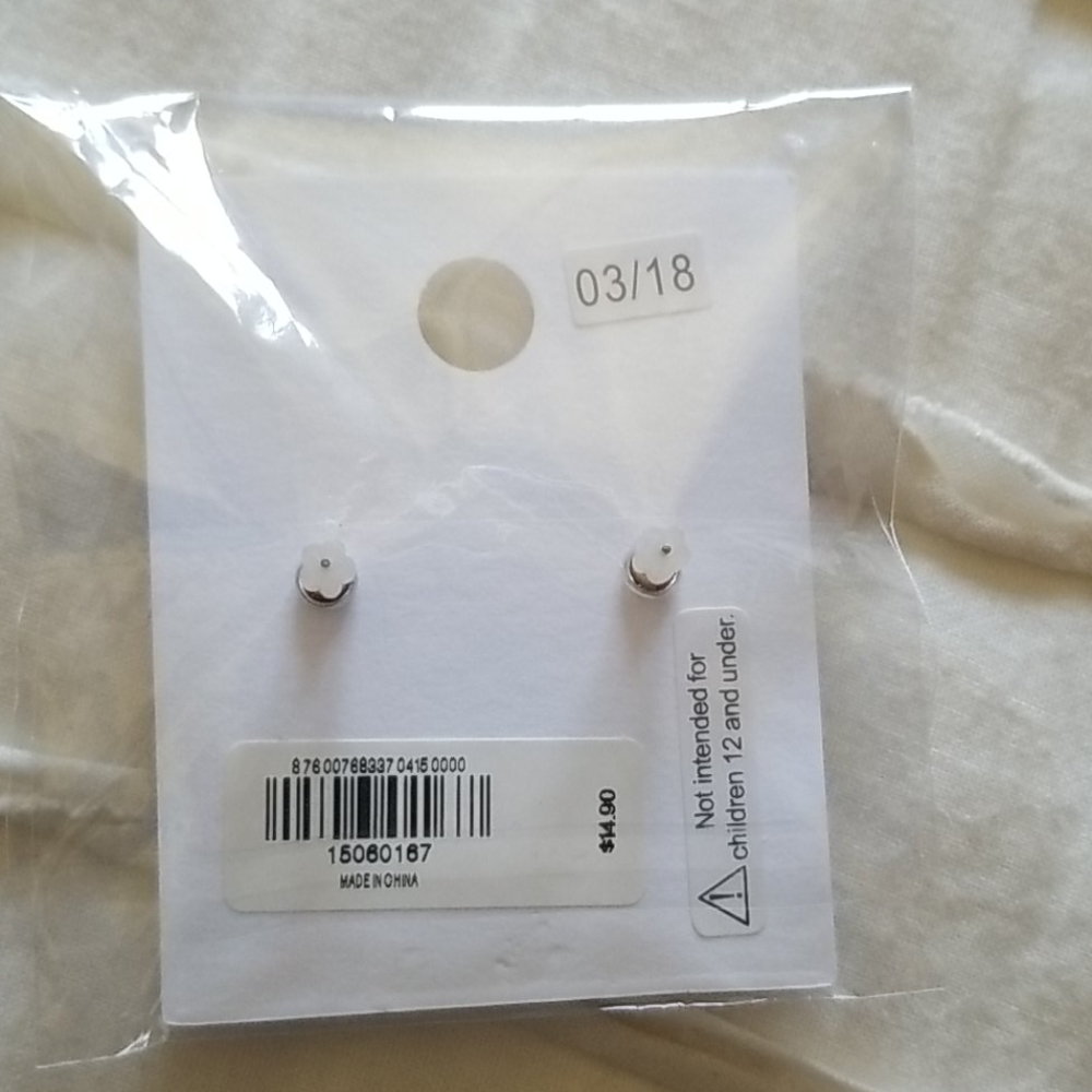 Express earrings. - Picture 2 of 2